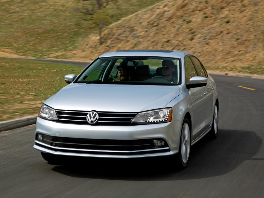  Volkswagen Jetta 2015 года  (US) (фото 11 из 62)